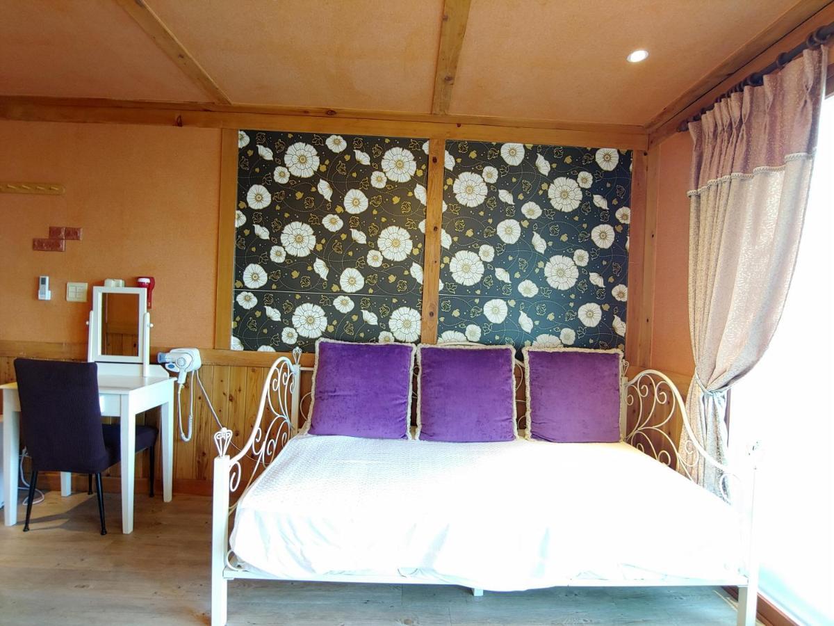 Herb In Pension Čedžu Exteriér fotografie